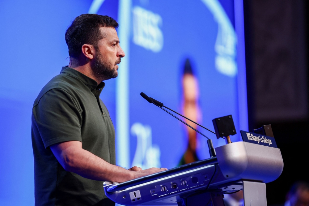 Ukrainian President Volodomyr Zelenskiy told the Shangri-La Dialogue today that diplomacy — in the form of a peace summit later this month — was the best way to end a “cruel war” that has killed thousands in his country since 2022. — Reuters pic