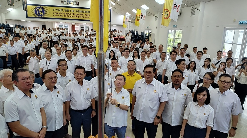 SUPP president Datuk Dr Sim Kui Hian (fourth from right) hoisting the party’s flag to mark its 65th anniversary in Kuching June 4, 2024. — Picture by Sulok Tawie