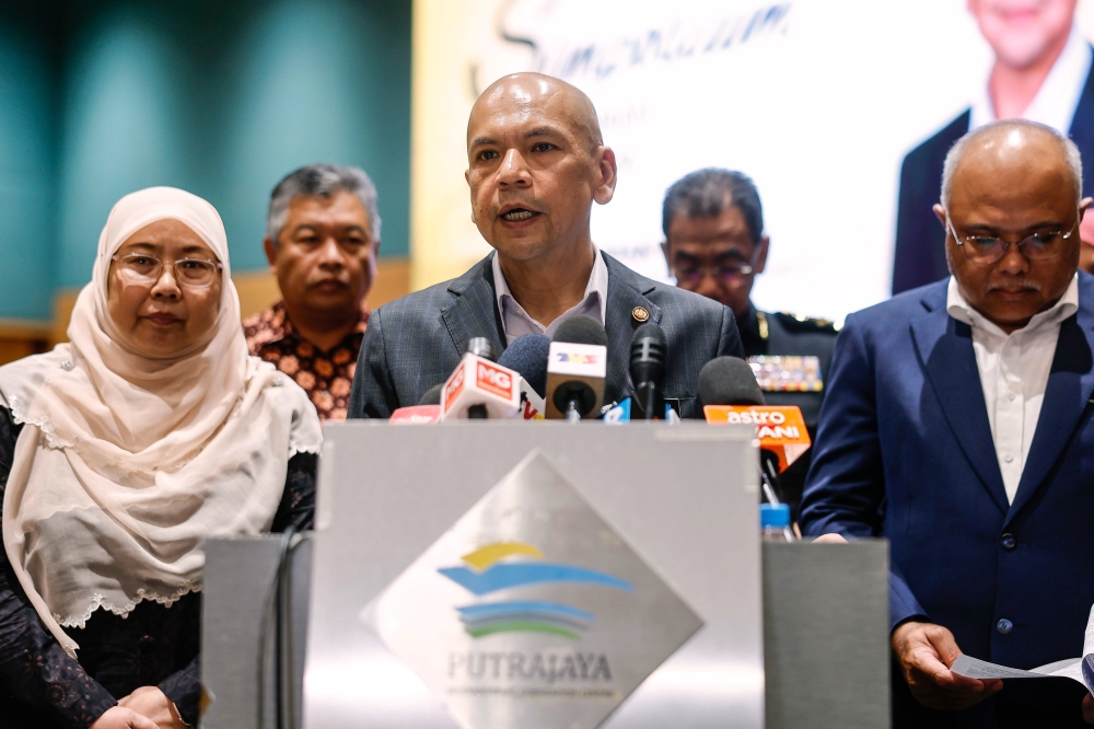 Domestic Trade and Cost of Living Minister Datuk Armizan Mohd Ali said the ministry is aiming to introduce a lemon law or amend existing acts related to defective vehicles in March next year for a more comprehensive consumer protection framework in line with the current demands. — Bernama pic