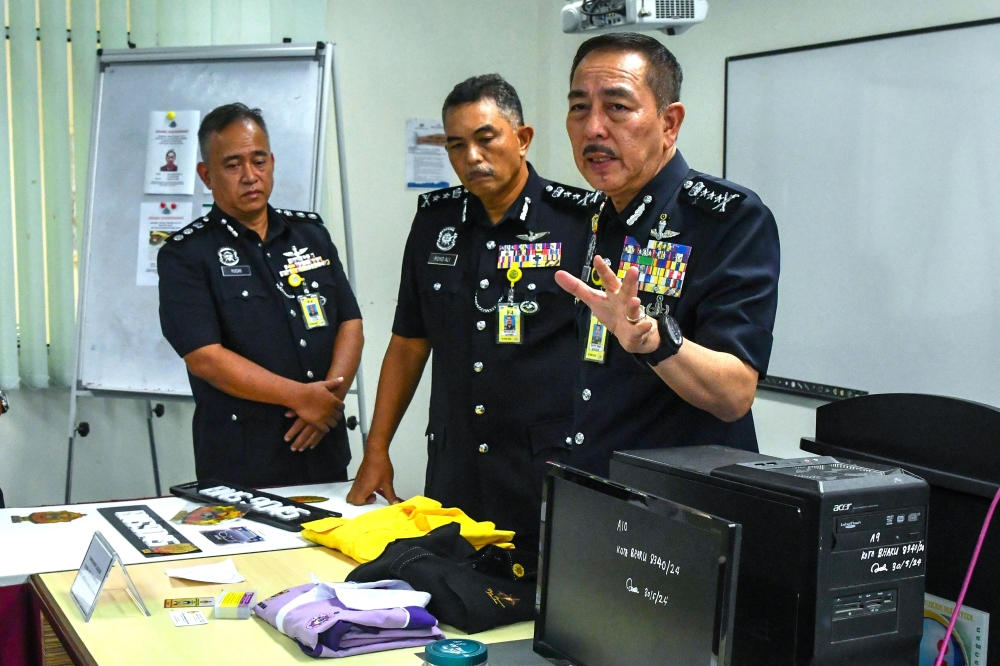Kelantan police chief Datuk Muhamad Zaki Harun said the suspects, aged between 29 and 52, were detained following a report of a land fraud case involving the use of Form 14A land transfer documents. — Bernama pic 