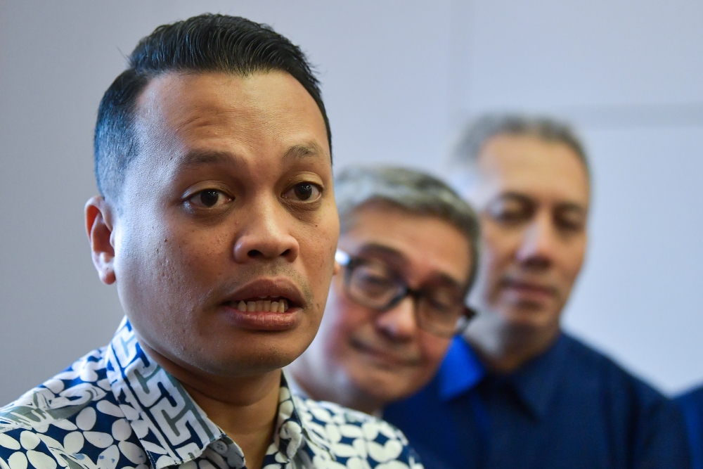 Natural Resources and Environmental Sustainability Minister Nik Nazmi Nik Ahmad says the government is mulling the introduction of dedicated legislation to address plastic disposal and pollution. ― Bernama pic