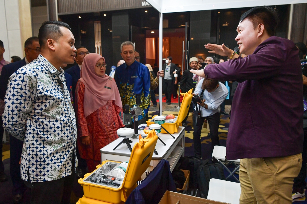Natural Resources and Environmental Sustainability Minister Nik Nazmi Nik Ahmad visits a booth at the 2024 International Congress of Surveyors in Kuala Lumpur, June 6, 2024. — Bernama pic    
