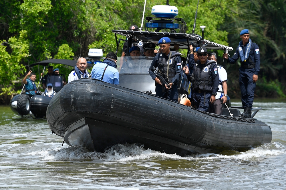 Domestic Trade and Cost of Living Minister Datuk Armizan Mohd Ali patrols the Malaysia-Thailand border at Sungai Golok, Pengkalan Kubor, Kelantan, June 6, 2024. — Bernama pic 