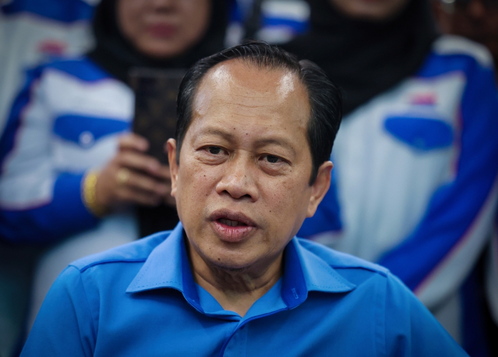 Deputy Works Minister Datuk Seri Ahmad Maslan said that the projects implemented not only ensure the continuity of small and medium-sized contractors but also help local supplier companies to grow. — Bernama pic  