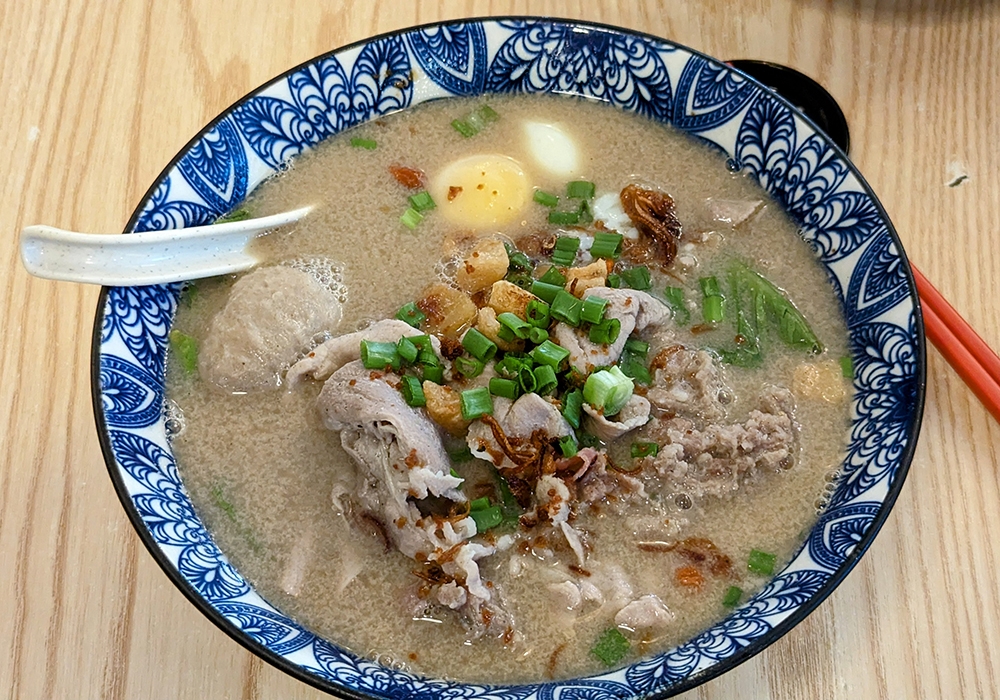 Perfect ‘Jinhua’ ham ‘angelica sinensis’ snow sliced pork noodles is one of 12 different pork noodle variations available at The Art Noodles Lab. — Pictures by Ethan Lau