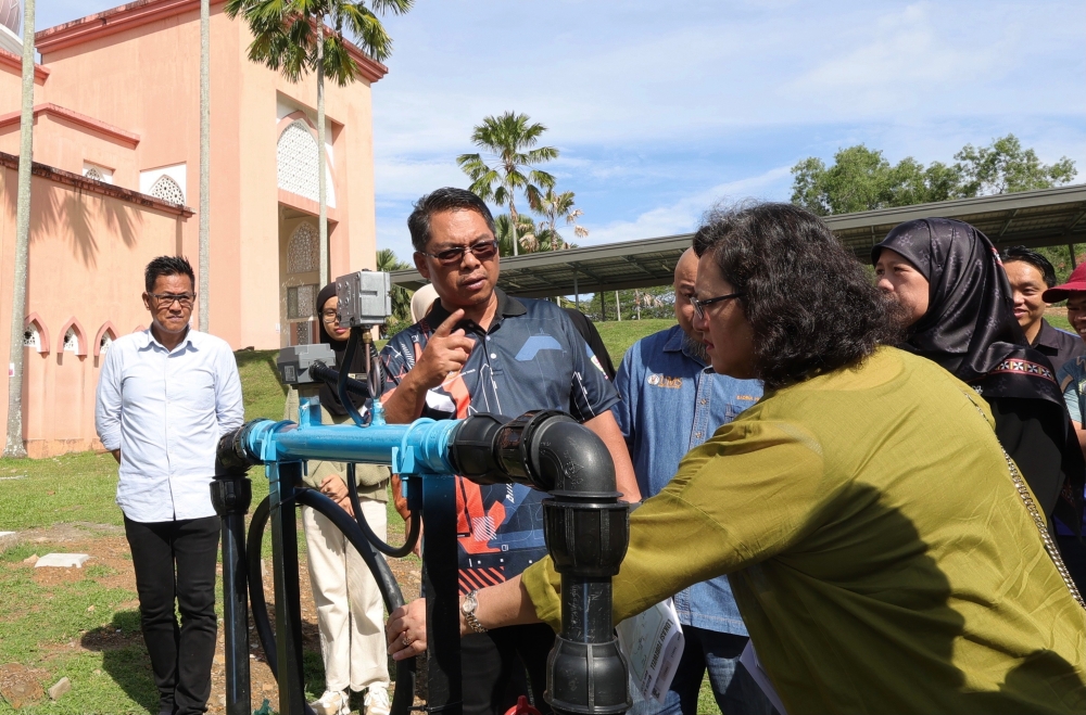 Deputy Higher Education Minister Datuk Mustapha Sakmud said the construction of tube wells used an allocation of RM3 million from the Prime Minister’s Office. — Bernama pic