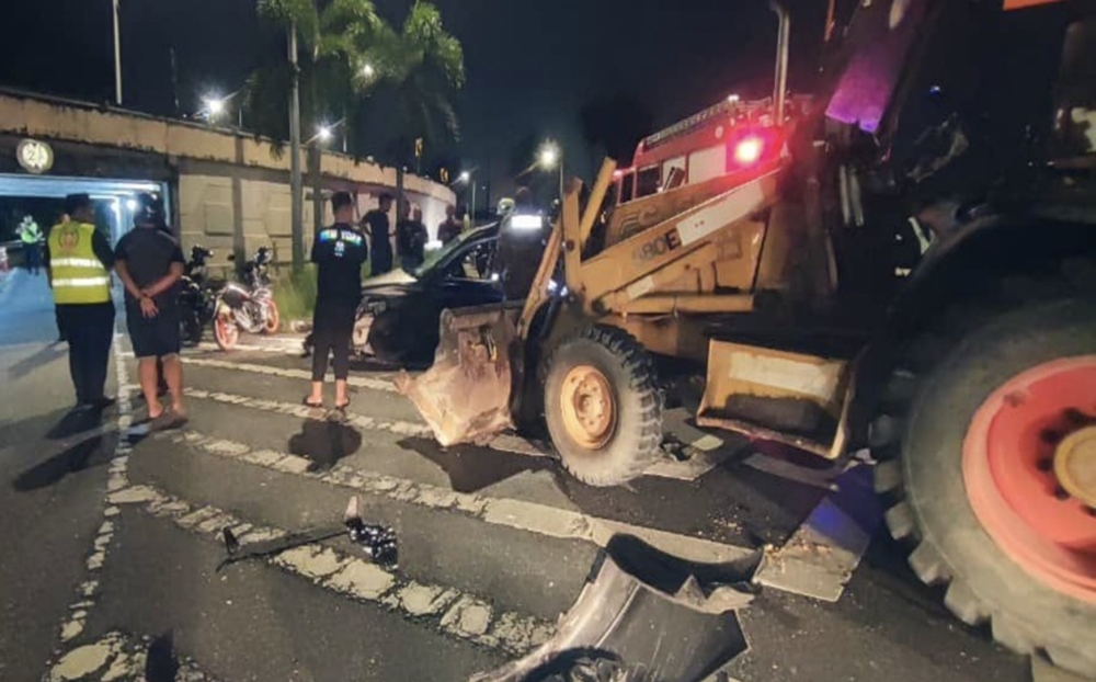 A man was killed while three others were injured after the car they were travelling in skidded before crashing into a backhoe along the Tun Dr Lim Chong Eu Highway near Bukit Dumbar, early this morning. — Bernama pic