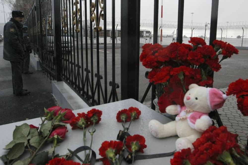 Flowers and a teddy bear are left near a fence of Kazan airport, where a Tatarstan Airlines Boeing 737 crashed in this file picture taken on November 18, 2013. The Kazan airport was temporarily closed this morning to ensure the safety of civil aircraft flights. — Reuters pic