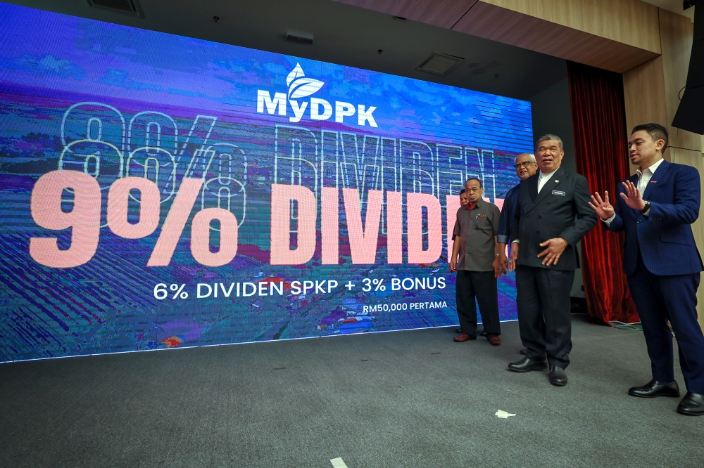 Agriculture and Food Security Minister Datuk Seri Mohamad Sabu announces 9 per cent dividend for the National Farmers Fund at the 2023 DPK SPKP dividend announcement ceremony in Putrajaya June 10, 2024. — Bernama pic