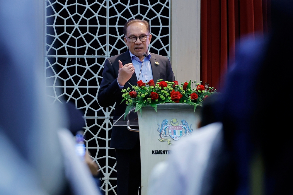Prime Minister Datuk Seri Anwar Ibrahim emphasised that trust should be given to industry players to determine the types of training needed, as they had a better understanding of the requirements compared to conventional education systems. — Bernama pic 