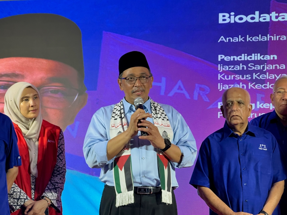 PKR ordinary member and retired educator Joohari Ariffin will be contesting the Sungai Bakap by-election under the party’s flag. — Picture by Opalyn Mok