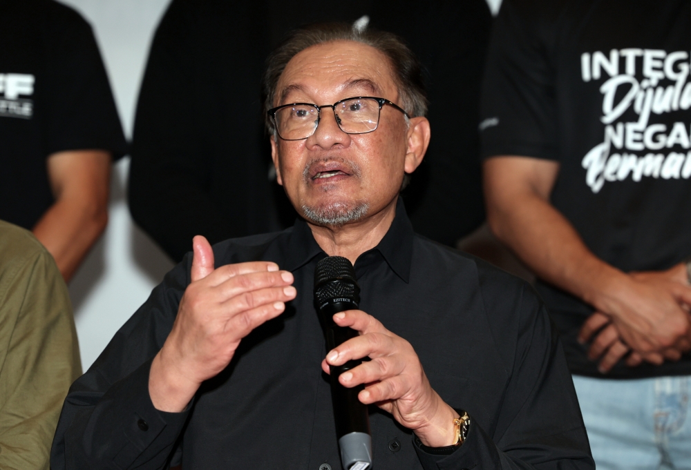 Prime Minister Datuk Seri Anwar Ibrahim said despite current financial constraints, priority should be given to certain programmes related to the ‘Road to Gold’ and ‘Podium Programme’ initiatives leading up to the Paris 2024 Olympics. — Bernama pic 