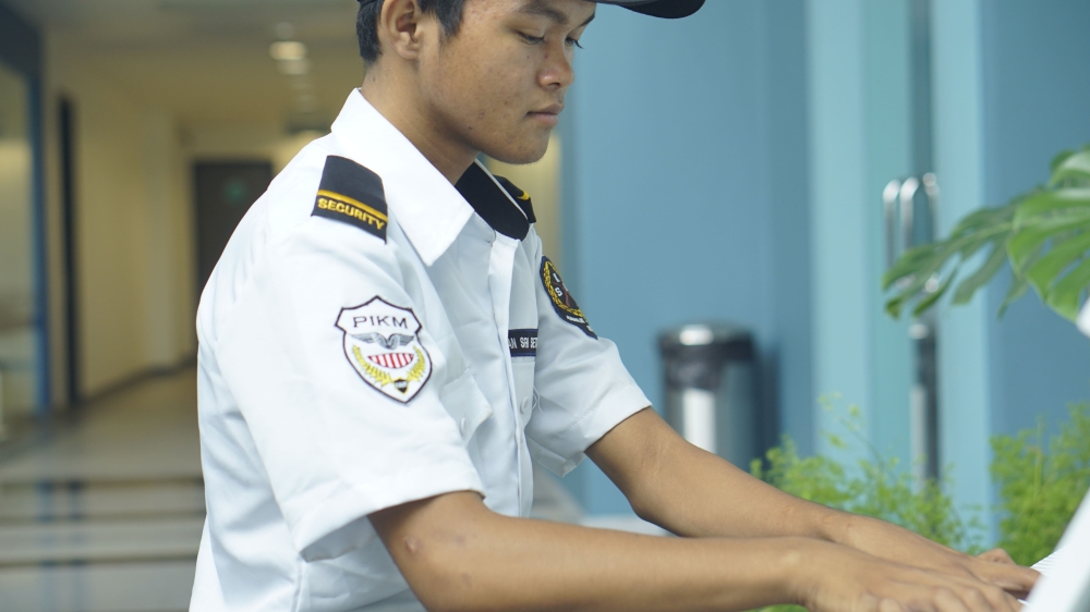 Aiman also has a soft spot in playing soundtracks from famous anime such as 'Merry-Go-Round' from 'Howl’s Moving Castle' and the 'Demon Slayer’s' 'Kamado Tanjiro no Uta' song. — Picture by Arif Zikri