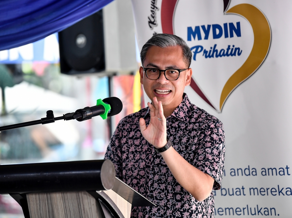 Communications Minister Fahmi Fadzil says Prime Minister Datuk Seri Anwar Ibrahim will announce good news regarding food items tomorrow. ― Bernama pic