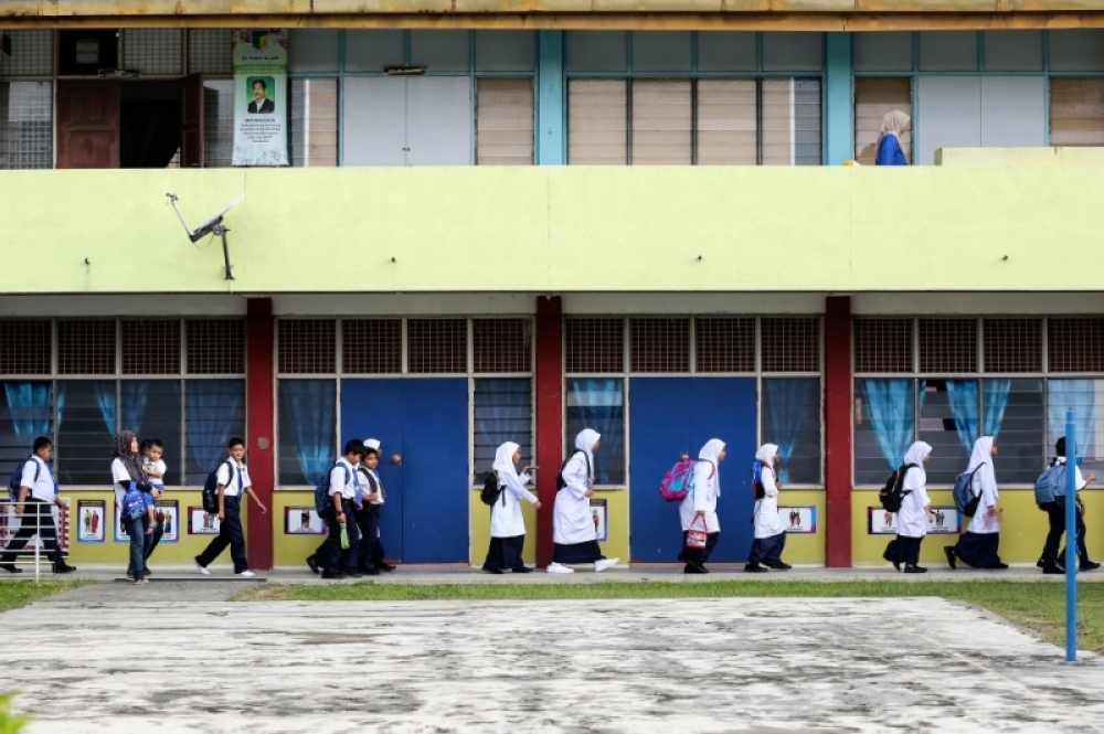 Parents in several states want the Ministry of Education (MOE) to review the decision of directing schools to allocate at least one class to teach the DLP subjects in Bahasa Malaysia. — File picture by Yusof Mat Isa