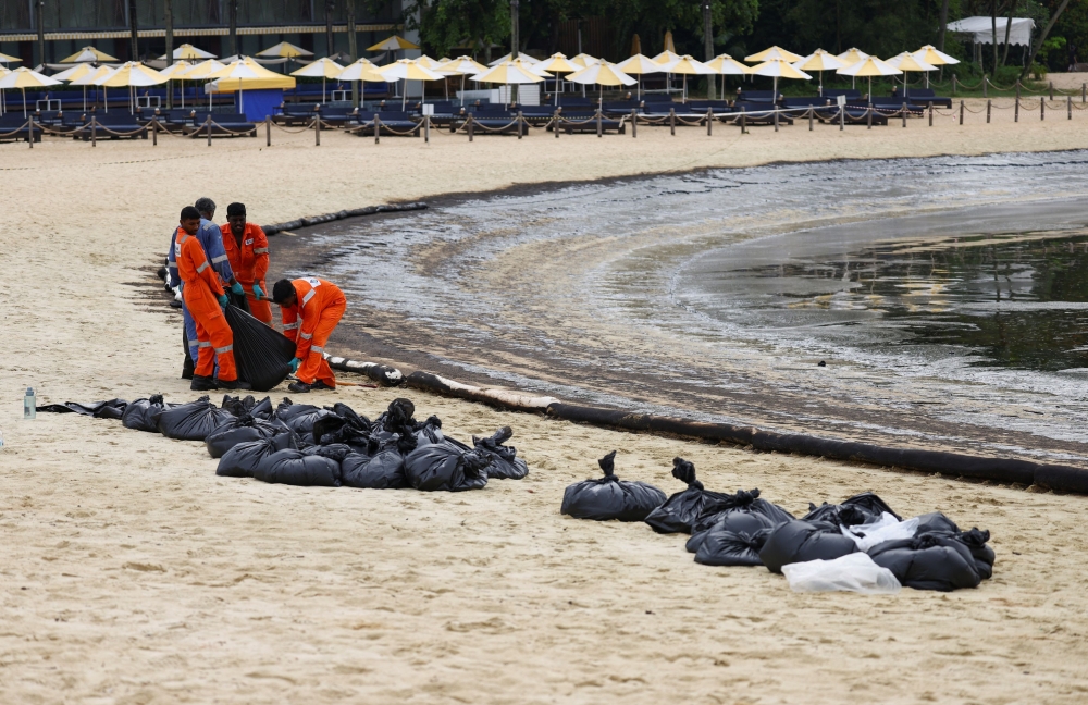 An oil spill off southern Singapore has spread to other areas of the island’s coast and is threatening a marine reserve, government agencies said, adding that authorities were intensifying efforts to mop up the fuel. — Reuters pic