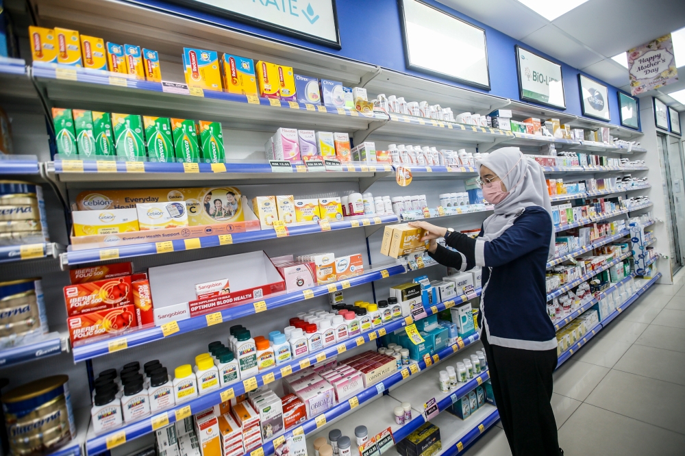A general view of the various supplements inside a pharmacy in Bandar Baru Selayang May 18, 2024. — Picture by Hari Anggara 