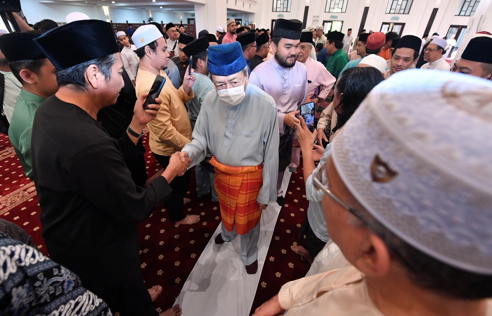 Sultan of Selangor Sultan Sharafuddin Idris Shah arrives at the Tengku Ampuan Jemaah Mosque in Bukit Jelutong June 17, 2024. — Bernama pic