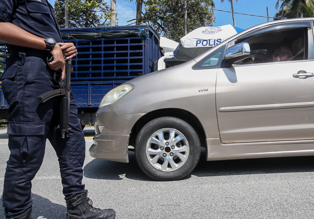 The Johor police detained 37 drivers for drunk driving under Op Mabuk, a traffic enforcement operation conducted in all districts in the state from yesterday to early this morning. — Picture by Farhan Najib