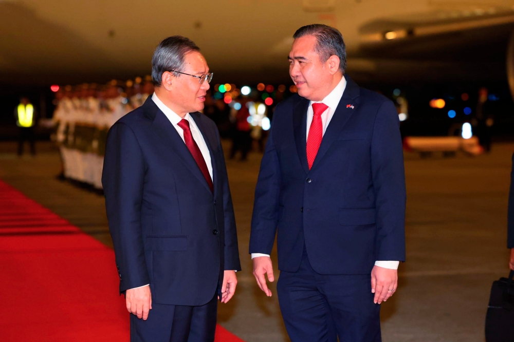 Chinese Premier Li Qiang arrives in Malaysia today to begin his three-day official visit. On hand to receive him at the Bunga Raya Complex, Kuala Lumpur International Airport (KLIA) is Transport Minister Anthony Loke June 18, 2024. — Bernama pic