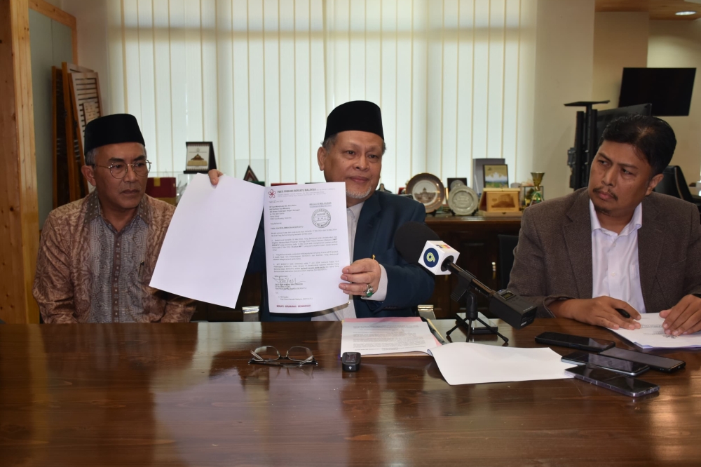 Kelantan Speaker Datuk Mohd Amar Nik Abdullah had sent  an official notice regarding the unexpected vacancy of the state seat N43 Nenggiri, Kelantan. — Bernama pic
