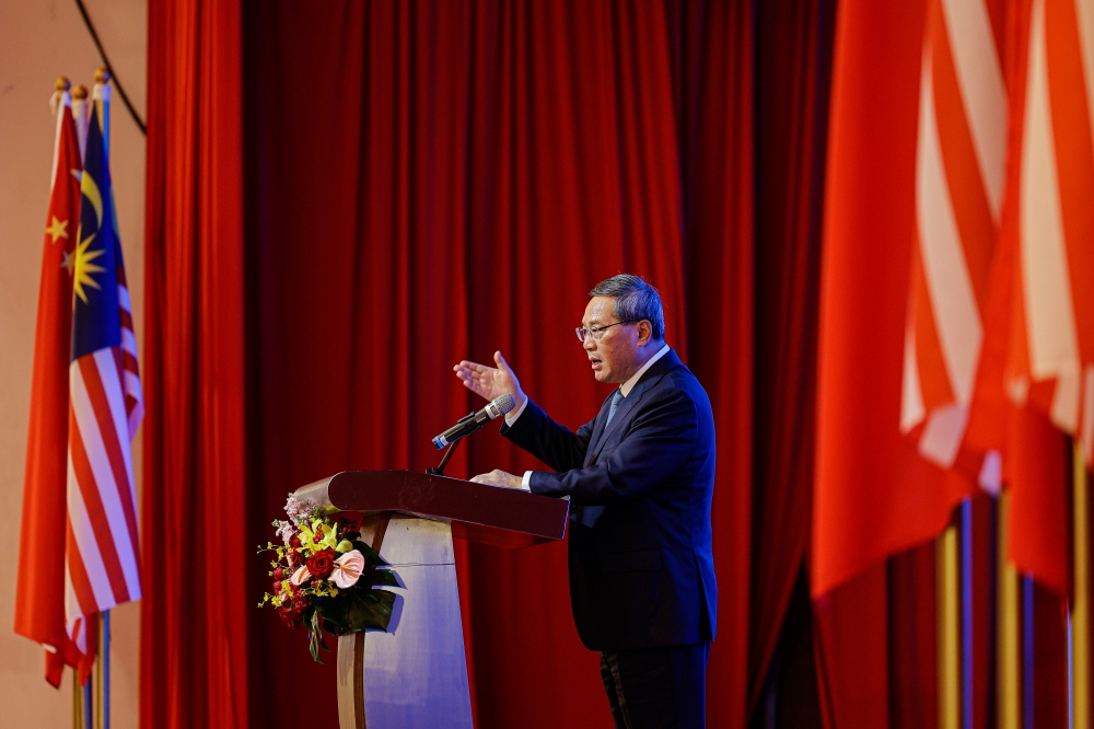 Chinese Premier Li Qiang delivers his speech at the Malaysia-China Business Community luncheon today. — Bernama pic