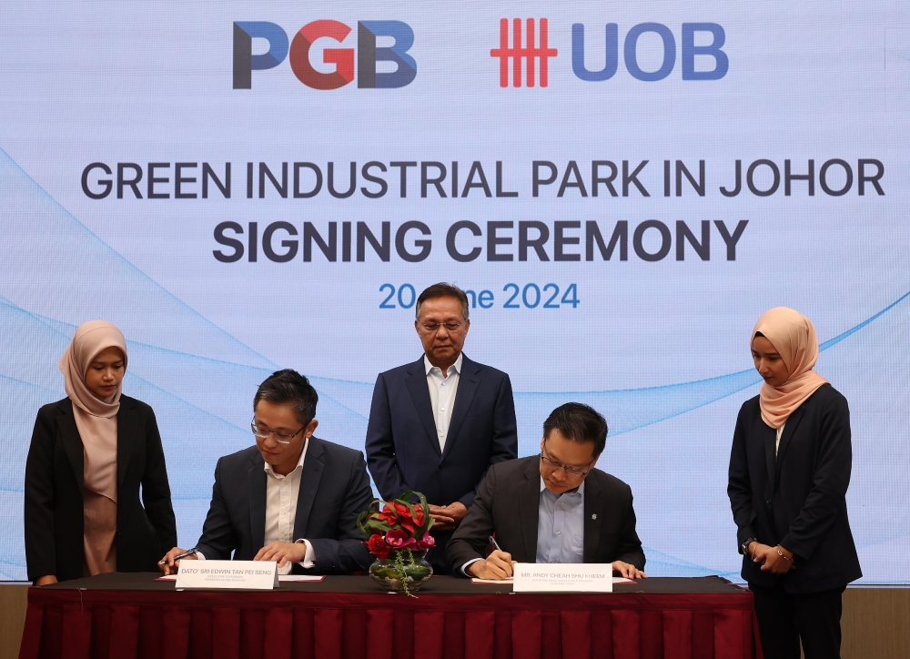Johor Sustainability Centre chairman Datuk Seri Hasni Mohammad at the signing ceremony between Paragon Globe Berhad (PGB) and UOB Malaysia in Johor Baru, June 20, 2024. — Bernama pic 