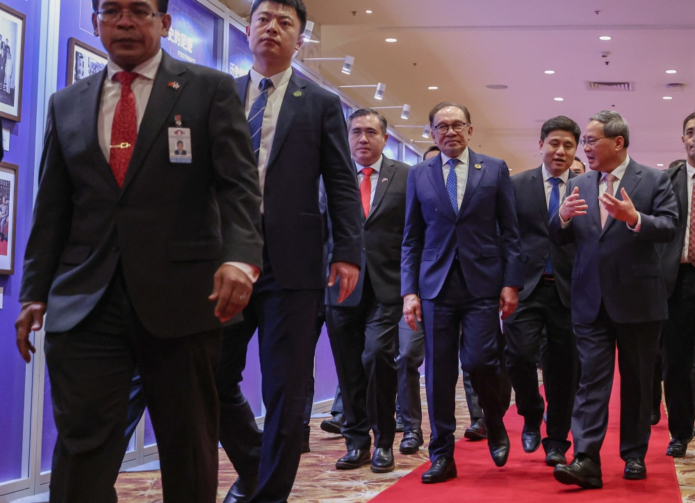 According to the statement, both leaders (Prime Minister Datuk Seri Anwar Ibrahim and China’s Premier Li Qiang) welcome the keen interest to continue consultations and discussions on mutual visa exemption to facilitate the entry of the citizens of Malaysia and China. — Bernama pic 