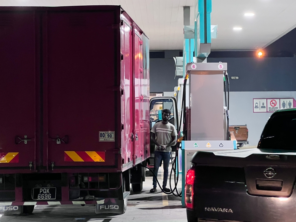 Public transport and commercial vehicle owners who have received SKDS approval but have not yet received a fleet card from an oil company are required to keep diesel purchase receipts to enable cash refund claims to be made with the Finance Ministry. — Picture by Miera Zulyana