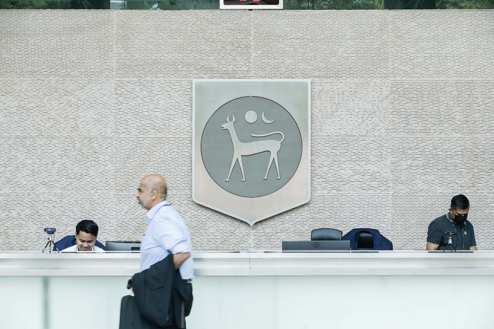 The central bank said it takes a serious view of the recent reports that large-scale unauthorised cash withdrawals arising from the collusion of financial institution employees with external parties. ― Picture by Sayuti Zainudin