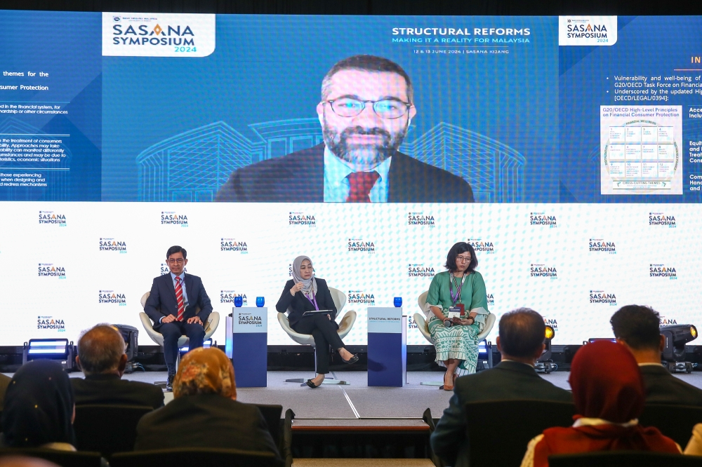 Bank Negara Malaysia’s director of consumers and market conduct, Lim Hsin Ying (right) moderates a session during the Sasana Symposium at Sasana Kijang in Kuala Lumpur June 13, 2024. — Picture by Yusof Mat Isa