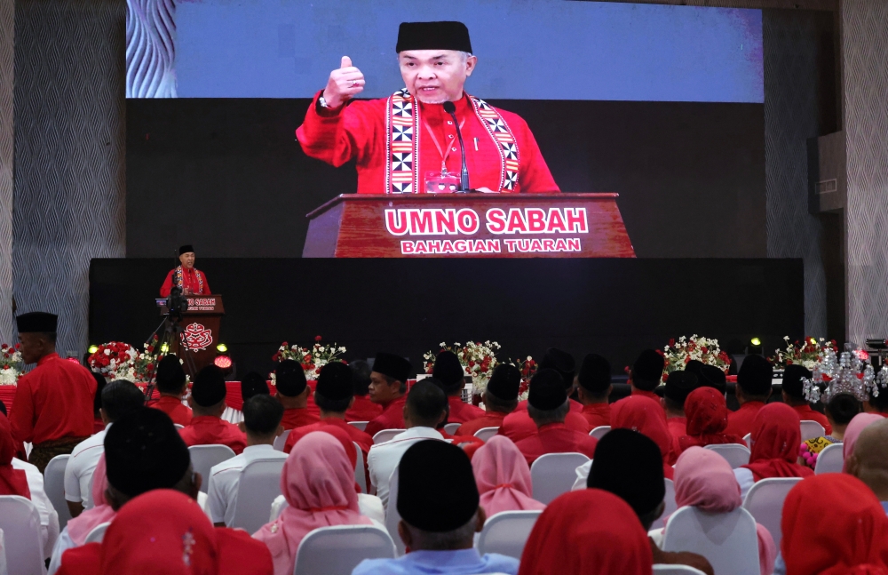 Deputy Prime Minister Datuk Seri Ahmad Zahid Hamidi said the federal government allocated RM2.4 million last month to improve water supply pipelines in rural areas in Sabah. — Bernama pic 
