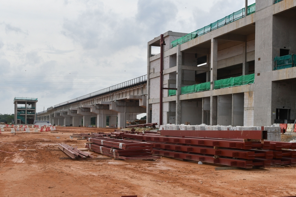 The construction of the East Coast Railway Link in Kelantan covering 43 kilometres has reached a progress of 79.81 per cent as of last month, said Malaysia Rail Link Sdn Bhd (MRL) chief executive officer Datuk Seri Darwis Abdul Razak. — Bernama pic
