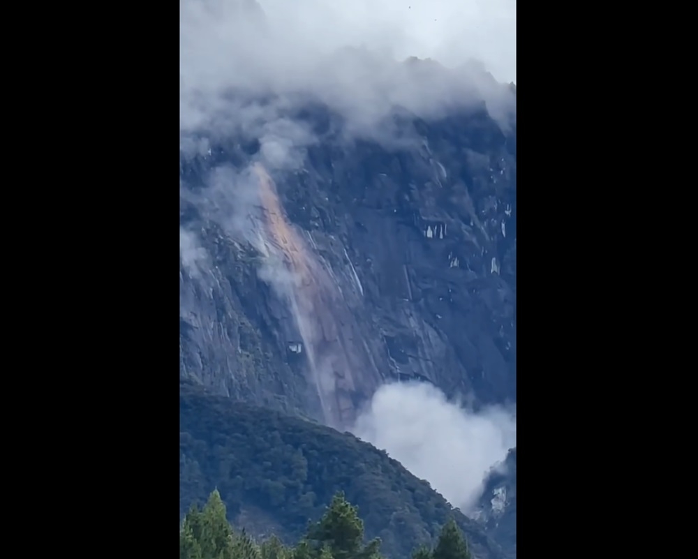 A landslide occurred on the slopes of Mount Kinabalu early this morning which caused some damage to the topography but did not affect any of the trekking routes. — Picture via Facebook/Sabah Post