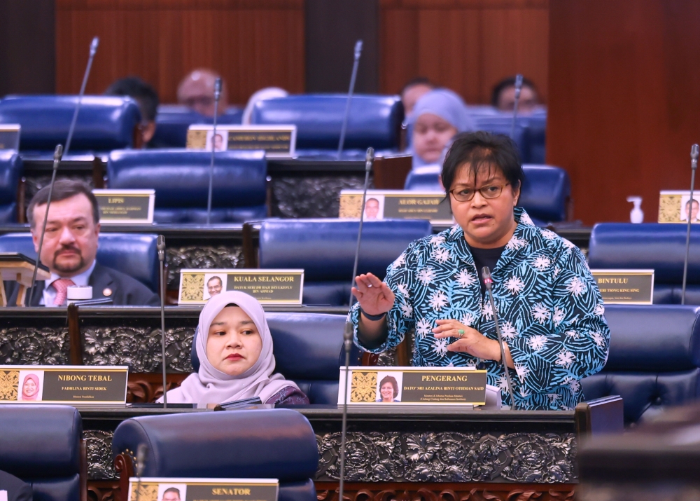 Minister in the Prime Minister’s Department (Law and Institutional Reform) Datuk Seri Azalina Othman Said said the government is in the process of identifying the masterminds and ‘traitors’ among Malaysians who are supporting and helping the Sulu group in making claims over Sabah. — Bernama pic