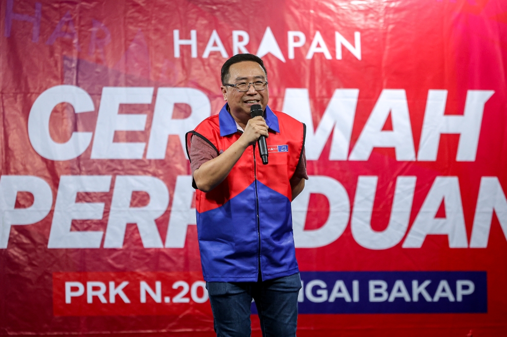 PKR vice-president Chang Lih Kang attends a political talk in Padang Taman Puteri Gunong, Simpang Ampat June 24, 2024. ― Bernama pic