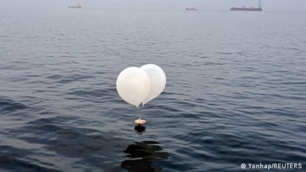 South Korea’s military said that Pyongyang was again launching balloons likely filled with trash. Residents in the South have been warned not to touch the balloons and report any they come across to authorities. — DW pic