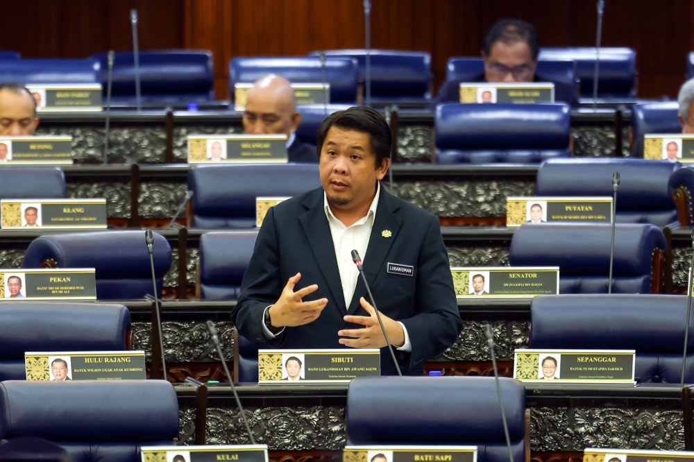 Deputy Health Minister Datuk Lukanisman Awang Sauni says the Health Ministry is working with telecommunications companies to provide free access to the Mental Health Crisis Helpline or HEAL Line 15555. ― Bernama pic