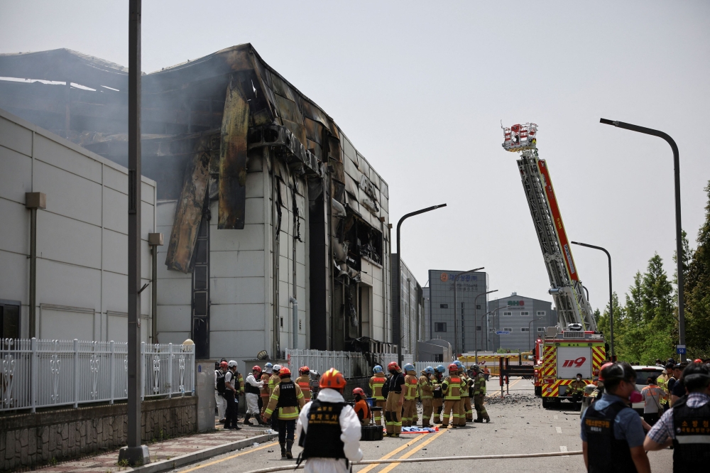 South Korean authorities today ordered a lithium battery maker to halt factory operations indefinitely after a fire killed 23 people and said three company officials were under investigation on suspicion of having violated industrial safety laws. — Reuters pic