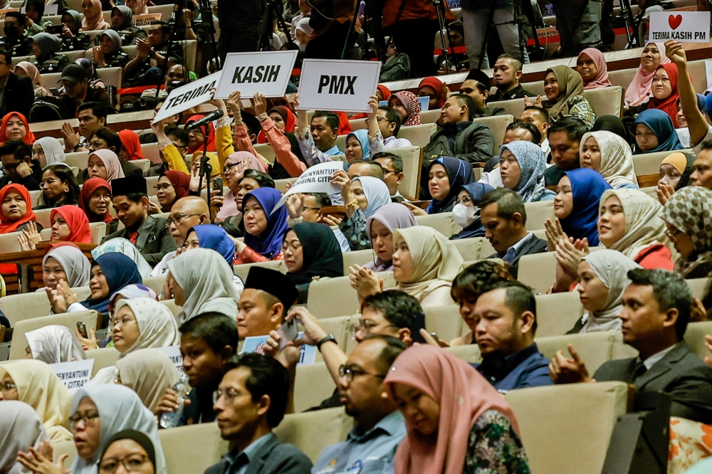Civil servants during the ‘Himpunan Aspirasi Madani Rakan Pembimbing Perkhidmatan Awam Bersama Perdana Menteri’ programme at Putrajaya International Convention Centre June 14, 2024. Malaysia’s rise in trust underscores a positive shift in public perception towards our governance and institutional frameworks, said Edelman Malaysia COO Christopher de Cruz. — Picture by Hari Anggara