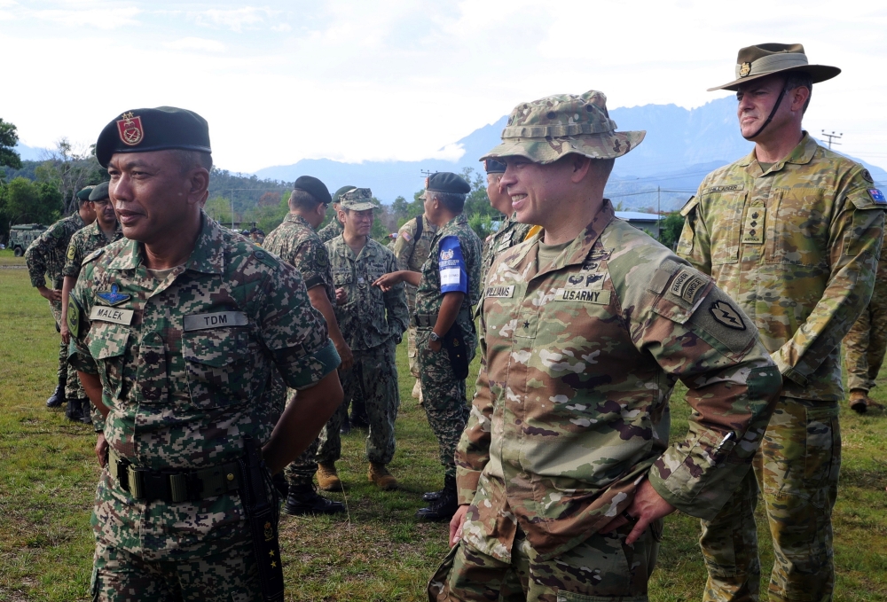 Division 5 commander Maj Gen Datuk Malek Razak Sulaiman (left) with Deputy Commanding General Operation US Army Pacific Command (25ID-USARPAC) Brig Gen Kevin Williams (centre) and Deputy Commanding General Operation US Army Pacific Command (25ID-USARPAC) Brig Gen Kevin Williams during the launch of Keris Strike Exercise Series 29/2024 in Kota Belud, June 28, 2024. — Bernama pic 