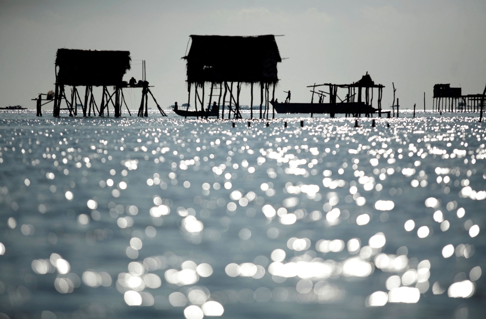 A neighbourhood of a Bajau Laut community is seen in Sulawesi Sea in Sabah in this file picture date February 17, 2009. The sea-faring, coastal Bajau Laut people have a history of roaming the Sulu Celebes seas around Sabah, the southern Philippines and Kalimantan Indonesia for centuries, but they belong to none of the countries. — Reuters pic 