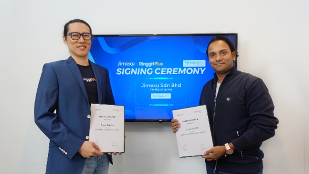 (From left to right) Yuen Tuck Siew, Chief Executive Officer of Jirnexu Sdn Bhd and Rohith Murthy, Chief Executive Officer of MoneyHero Group have signed a strategic transaction, whereby CompareHero will be acquired by Jirnexu Sdn. Bhd. — Picture by MoneyHero Group