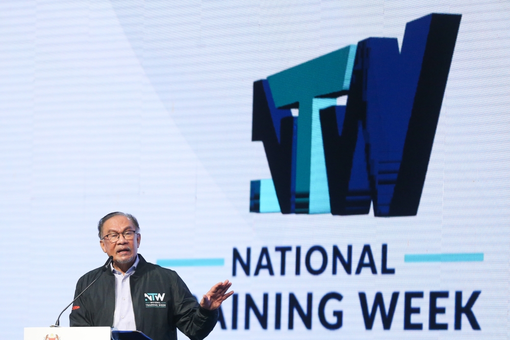 Prime Minister Datuk Seri Anwar Ibrahim said the government will assure that all Sijil Pelajaran Malaysia (SPM) leavers who obtained 10As or more, regardless of race and region, will be offered the opportunity to further their studies at the matriculation level starting this year. — Picture by Miera Zulyana