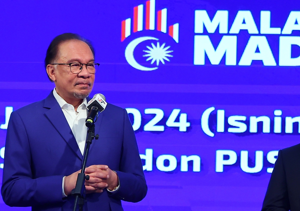 Prime Minister Datuk Seri Anwar Ibrahim yesterday announced that starting with the 2025 intake, all students who achieve 10As and above in SPM will be guaranteed a spot in matriculation colleges, irrespective of their race or background. — Bernama pic 