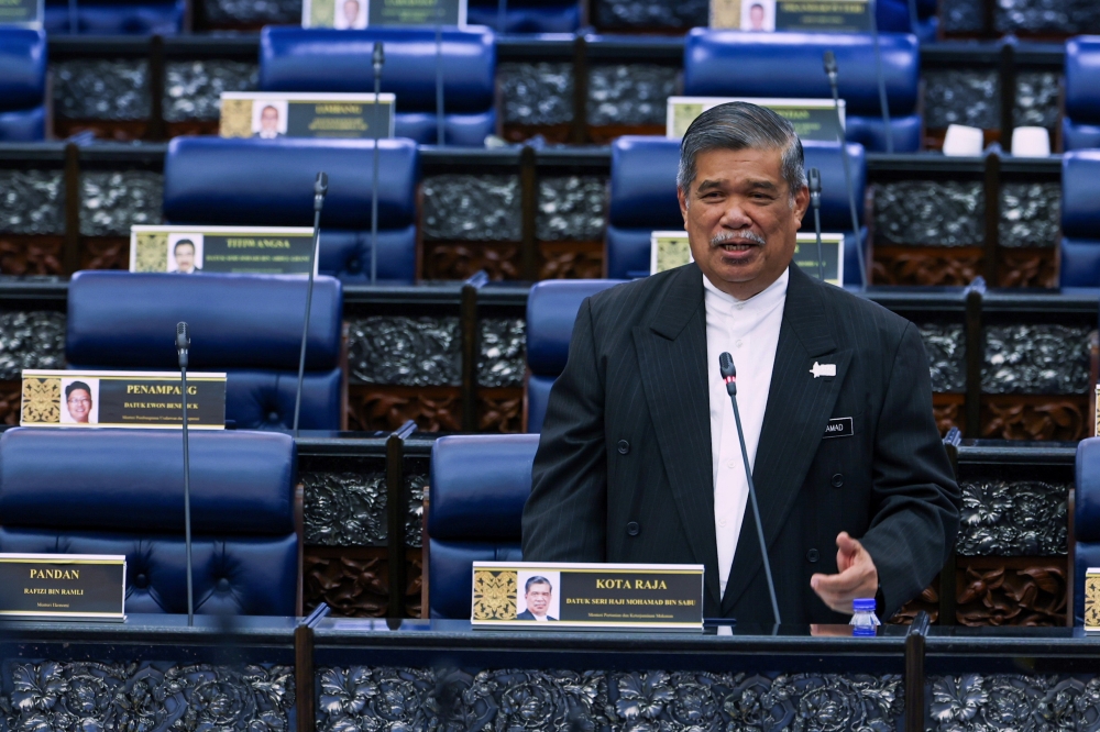Datuk Seri Mohamad Sabu says the Ministry of Agriculture and Food Security expects the export of fresh durian to China to commence in the third quarter (Q3) of this year. ― Bernama pic