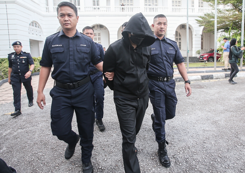 Deputy superintendent of police Mohd Nazri Abdul Razak has applied to be allowed bail pending the hearing of his case. ― Picture by Farhan Najib