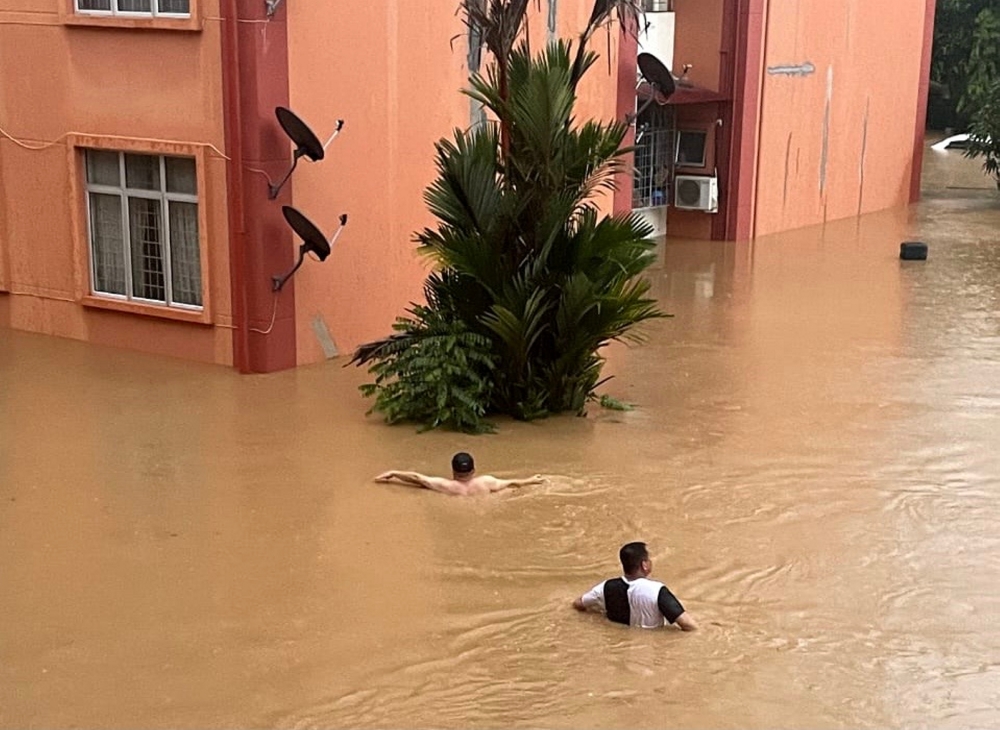 File picture of residents of Vista Seri Kiranau housing during the flash floods in Penampang, June 30, 2024. The MCMC in a statement said it has successfully restored 14 out of 41 telecommunications towers in several areas on the West Coast of Sabah affected by floods as of 10am yesterday. — Bernama pic 