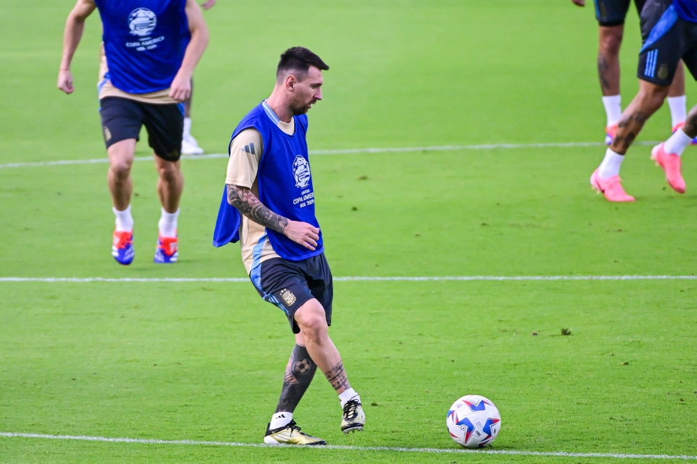 Lionel Messi’s fitness remains in doubt ahead of today’s Copa America quarter-final with Ecuador with coach Lionel Scaloni saying he will wait before deciding on his team. — AFP pic