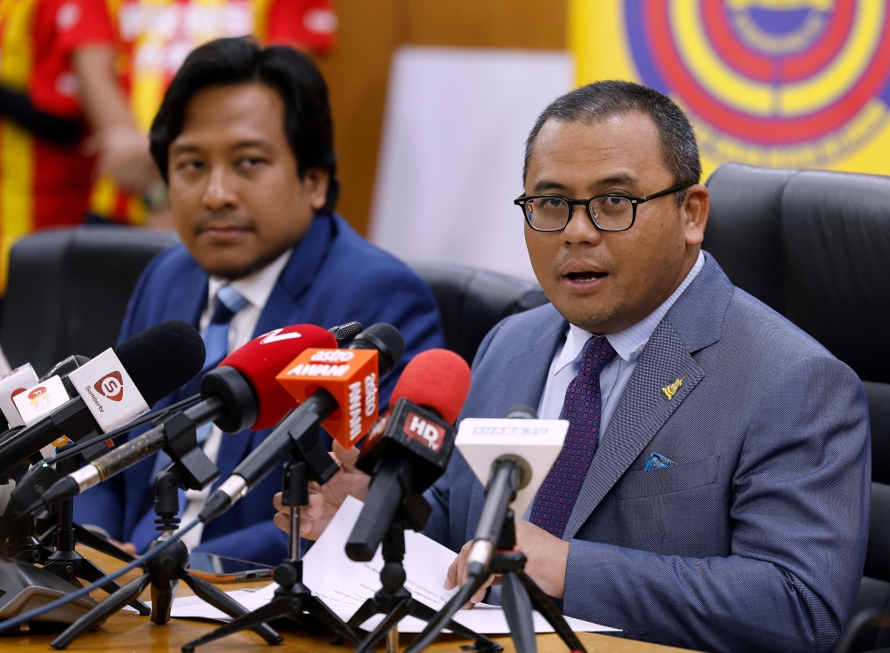 Selangor Menteri Besar Datuk Seri Amirudin Shari thanked all contributors, particularly football fans and state assemblymen, for their support and generosity. — Bernama pic
